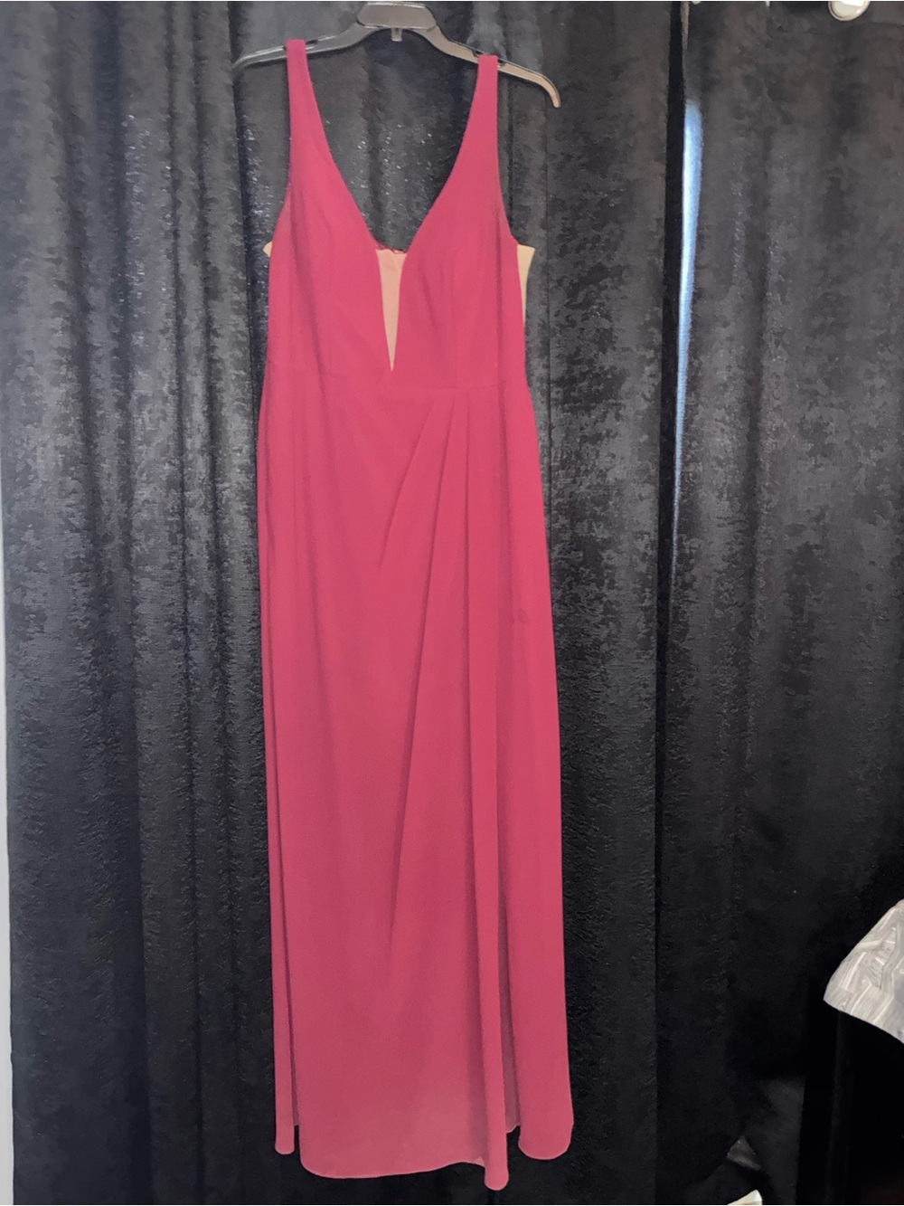 Elegant burgundy V-Neck Sleeveless Maxi Dress